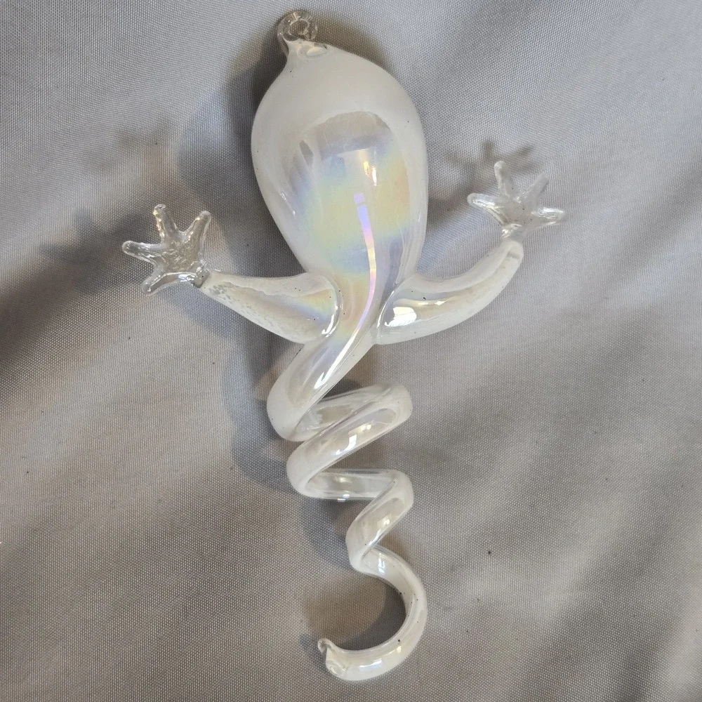 Pier 1 Halloween Iridescent Blown Glass Green Eyes Ghost Ornament Spiral RARE